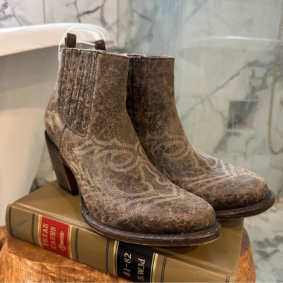 Lucchese Shoes - Lucchese Brown Distressed Leather Western Ankle Boots Womens 9 M